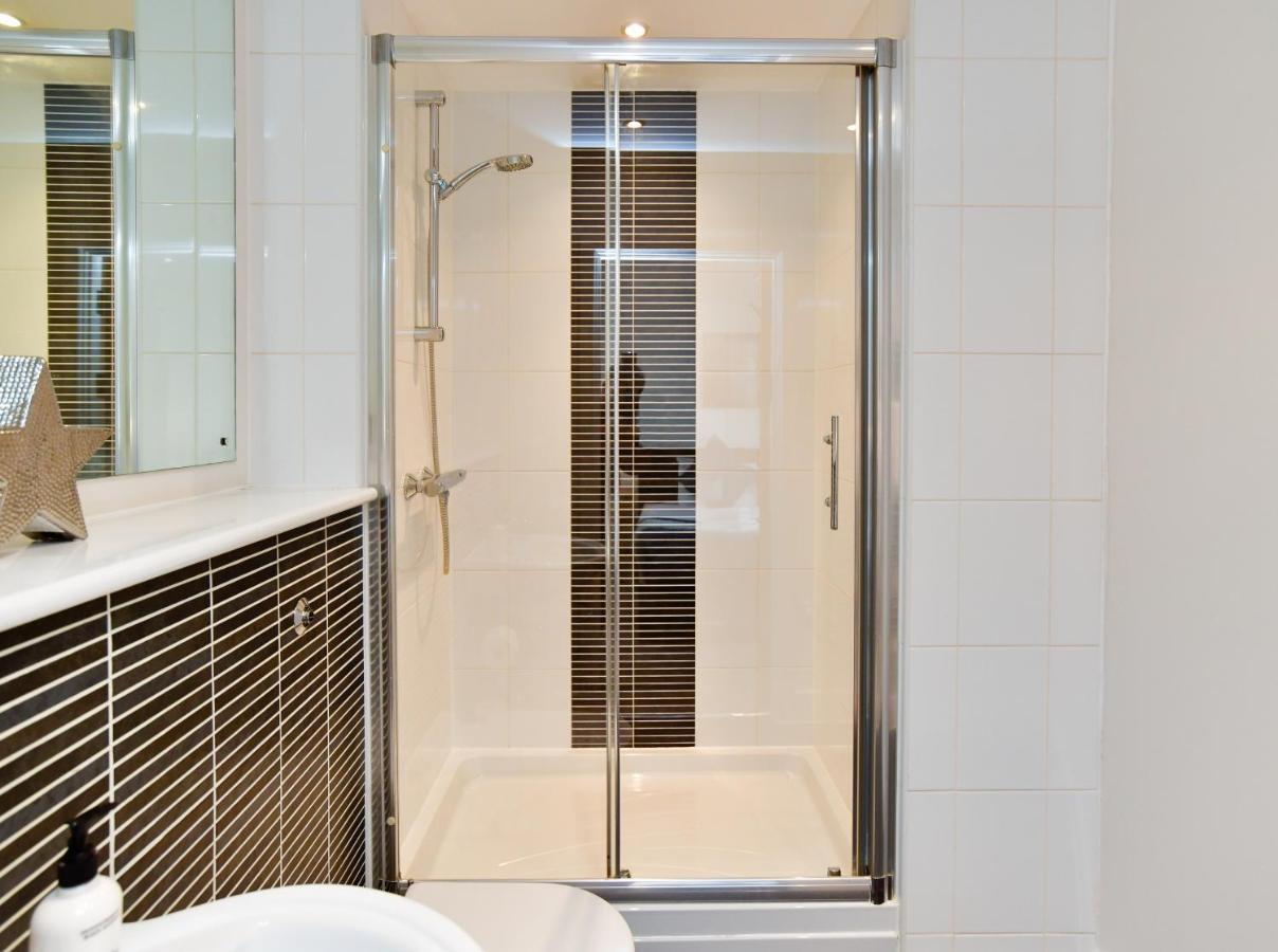 Meridian Quay Apartments, By Jsw Short Stay Свонсі Екстер'єр фото